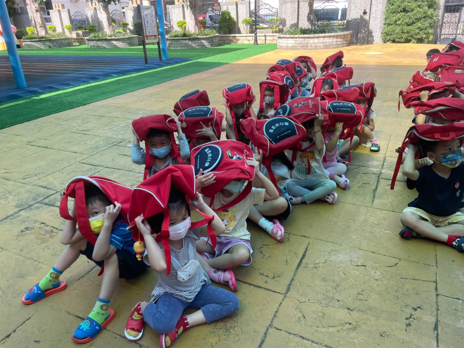 1110921 國家防災日地震避難掩護演練